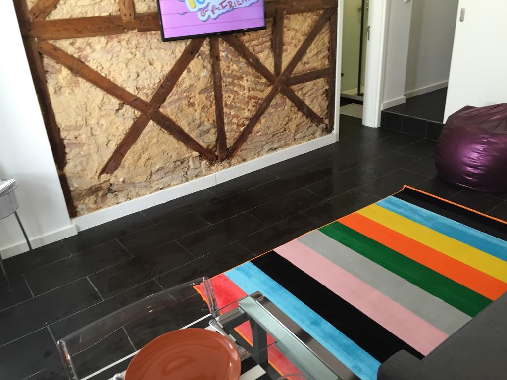 Happy Nest Charming Apartamento